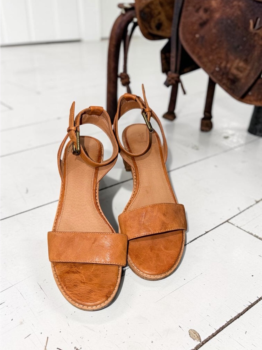Frye Cindy Tan Leather Block Heel Ankle Strap Sandals Size 9.5 - Picture 4 of 7